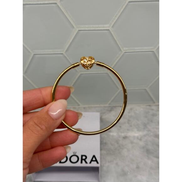Authentic PANDORA Moments Celestial Heart Clasp Bangle in 14K Gold Plating - Picture 5 of 7